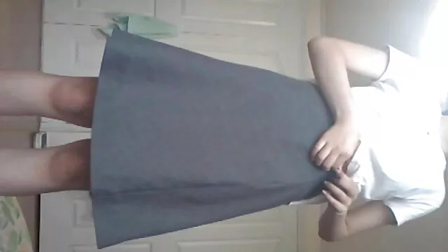 High definition :  Latina-gudinden pudser boner, før den tager den dybt ned i røven Porno film 