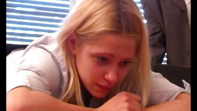 High definition :  Blonde i hvide sokker har sex med sin personlige træner Porno film 