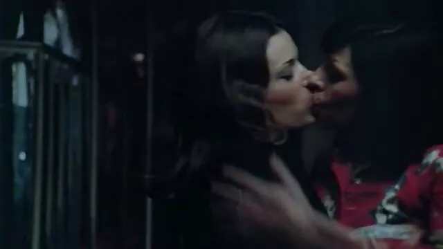 High definition :  Entreprenør kommer efter jakkesæt og knepper syerske med saftig numse Porno film 