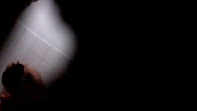 High definition :  Den slanke fyr slår sin kæreste midt i et køkken Porno film 