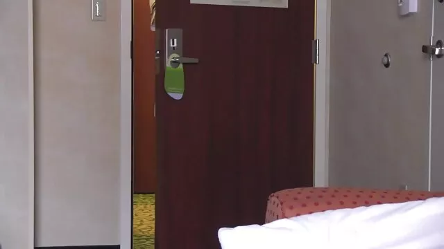High definition :  Den unge formår at kneppe en dejlig pige på den første date Porno film 
