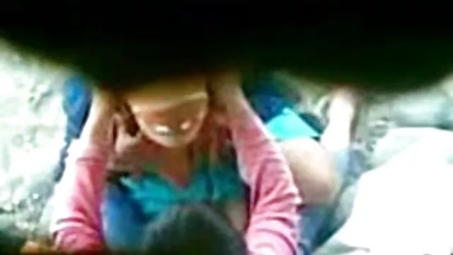 High definition :  Slank brunette skolepige bliver banket af sin lærer Porno film 