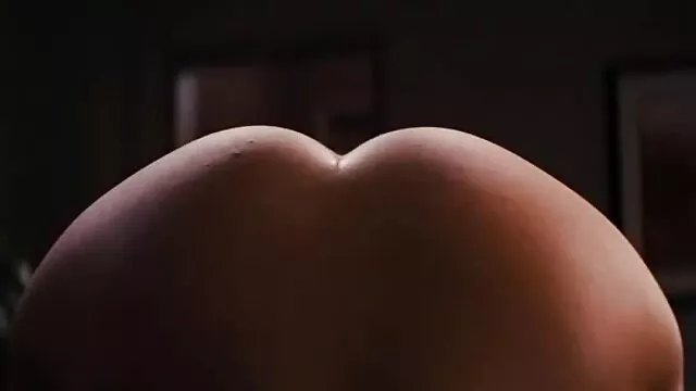 High definition :  Krøllet hår ibenholt dukke elsker at glæde hvide drenge med sin mund Porno film 