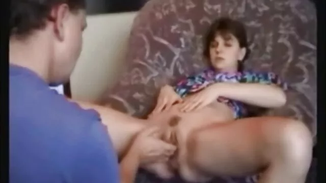 High definition :  Blonde cooze behandler sin mand med et lidenskabeligt blowjob Porno film 