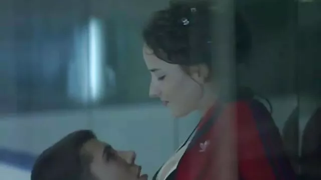 High definition :  Hottie med rødt hår nyder at asslicking og skide borer fisse Porno film 