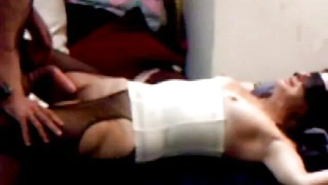 High definition :  Crusher bringer en mærkelig blond pige med hjem til ordentligt fissefud Porno film 