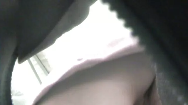 High definition :  Søde veninder og smuk dreng har en sensuel anal trekløver Porno film 
