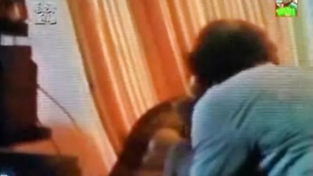 High definition :  Efter at have demonstreret sine bedste mundtlige færdigheder, begyndte fyren at slikke hendes fisse Porno film 