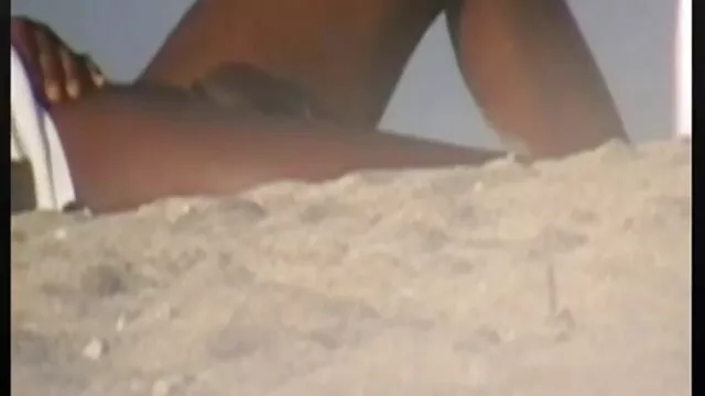 High definition :  To babes får to store pikke, da de tigger om mere Porno film 
