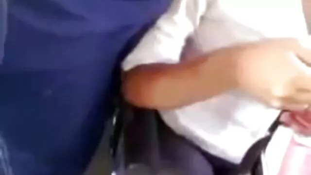 High definition :  Efter at have slikket og suttet sin pik, gik babe ned på alle fire Porno film 