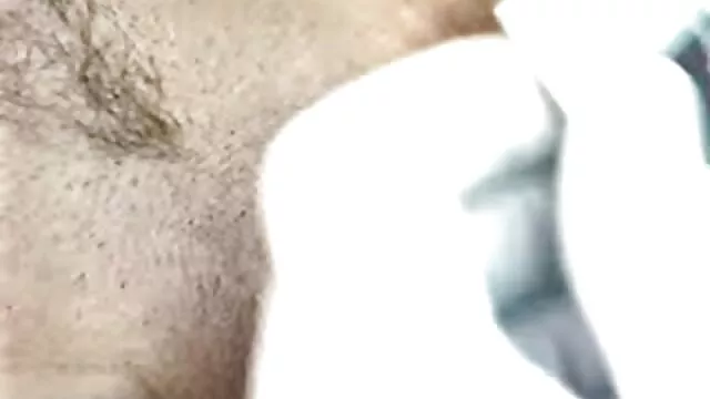 High definition :  Dejlige Latina-kylling gagger forsigtigt på instruktørens fuckstick Porno film 
