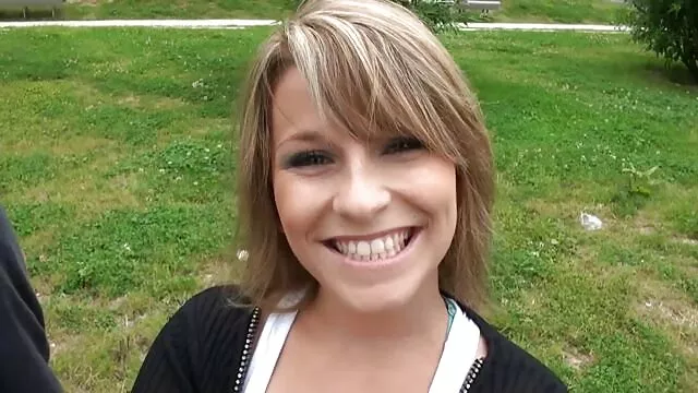 High definition :  Hot MILF trækker stedsøn ind i trekant med lille stedsøster Porno film 