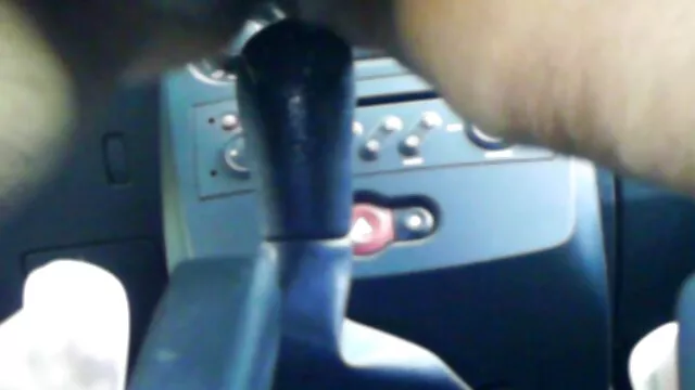 High definition :  Ibenholt pornodronning Demi Sutra bliver ramt af en hvid fyr Porno film 