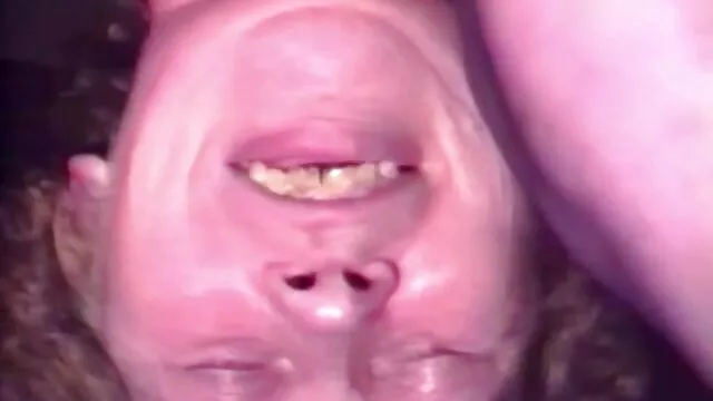 High definition :  Forførende Latina-pige nyder sex med en hvid partner før fest Porno film 