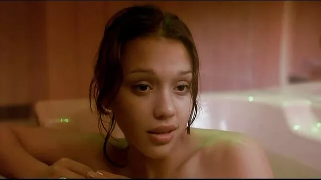 High definition :  Brunette med lille tita giver et hoved på kontoret Porno film 