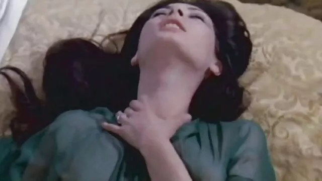 High definition :  Petite teenager bliver banket af en liderlig massageterapeut med en stor schlong Porno film 