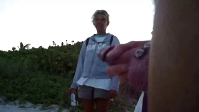 High definition :  Sød asiatisk babe får sine fødder tilbedt af sin mand Porno film 