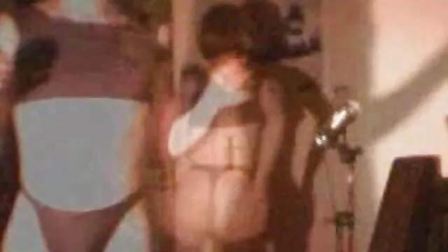 High definition :  Smuk pige elsker at blive kneppet af ældre erfarne fyre Porno film 