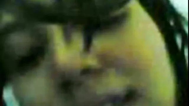 High definition :  Kylling med små bryster sluger pik med mund og kut Porno film 