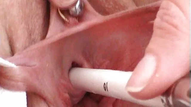 High definition :  Den passionerede blonde pige har hård sex på sofaen Porno film 