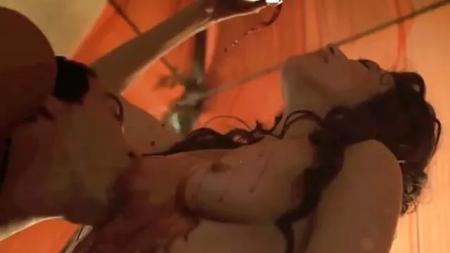 High definition :  To fantastiske piger, der fingrer hinanden på sengen Porno film 