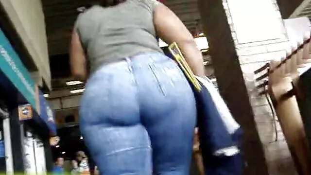 High definition :  Underdanig blondine blæser og knepper sin dominerende herre Porno film 