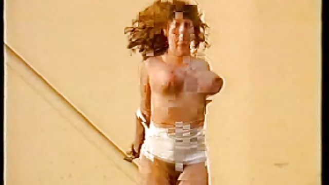 High definition :  Piger giver denne unge mand en seksuel overraskelse og kaster sig over ham Porno film 