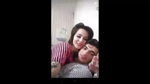 High definition :  Bedøvelse lærer med enorme kokosnødder provokerer stud til at kneppe hende Porno film 