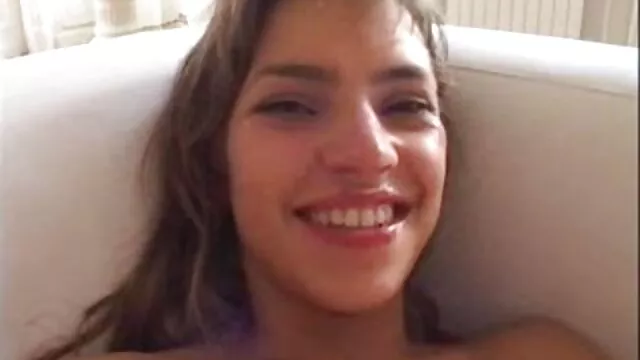 High definition :  Vidunderlig pige tilbeder den unge mand, indtil hun kommer. Porno film 