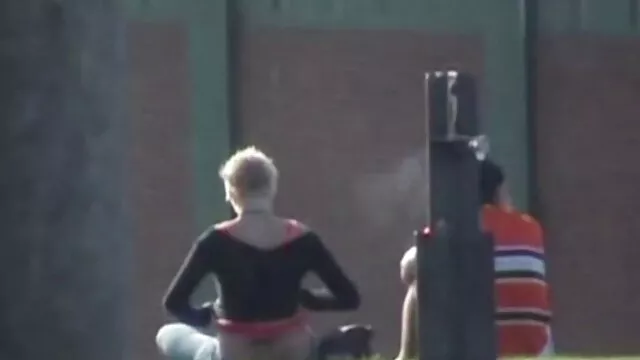 High definition :  Ved at slikke hendes fisse lykkedes det fyren at gøre hende ekstremt liderlig Porno film 