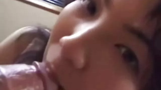 High definition :  Dejlig brunette elsker store pikke, der borer hende i køkkenet Porno film 