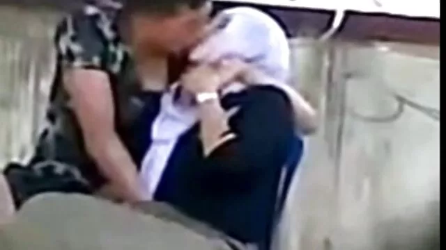 High definition :  Mænd viser vidunderlige steddøtre, hvor gode cowboys er til at kneppe Porno film 