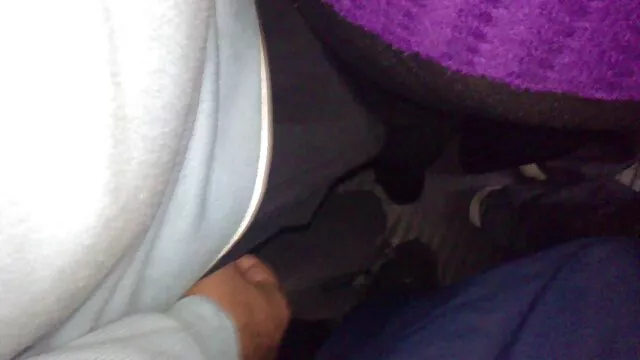 High definition :  To blonde damer deler gerne den lange stang på denne unge buk Porno film 