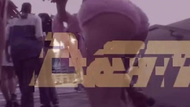 High definition :  Foxy bleg rødhåret babe tager en sjov tur på en stiv stang Porno film 