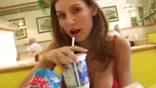 High definition :  Fristerinde driller og har det sjovt med tre gange yngre mand Porno film 