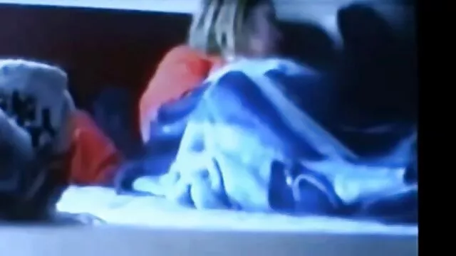 High definition :  Dejlig pige bliver lidenskabeligt kneppet på dyr seng Porno film 
