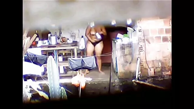 High definition :  Strenge sort instruktør straffer hvid teenager for at være en tøs Porno film 