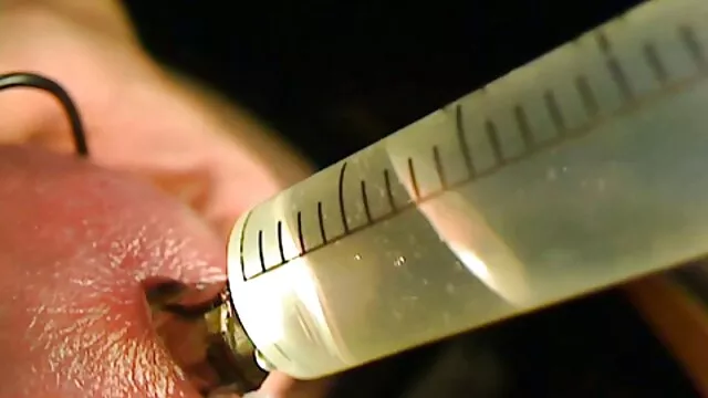High definition :  Blond MILF kneppet i begge huller af hård penis og strop Porno film 