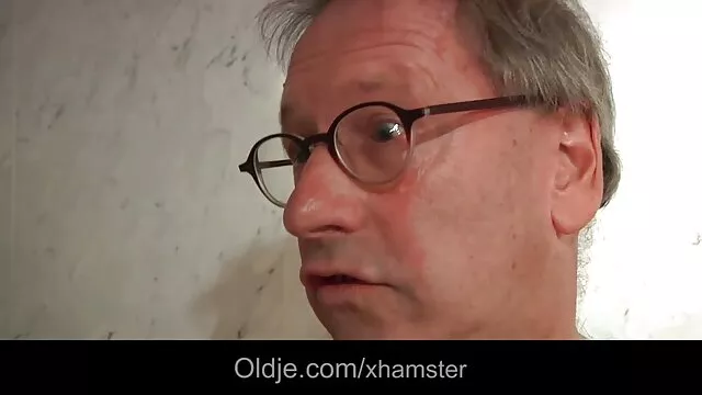 High definition :  Danny D er ked af det, og kun Phoenix Marie kan muntre ham op Porno film 
