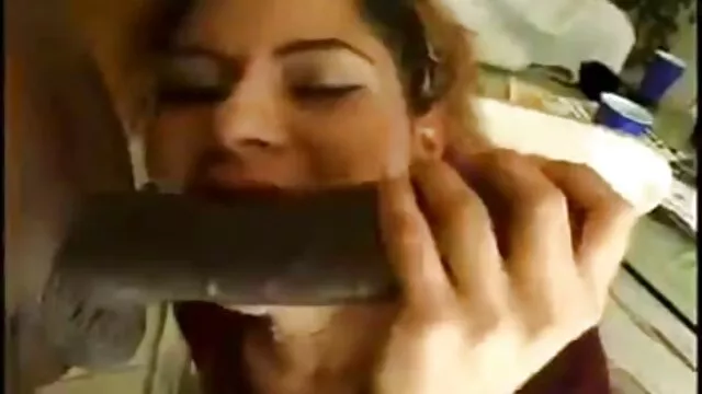 High definition :  Fyr henter en brud og bringer hjem for at behandle røv med pik Porno film 