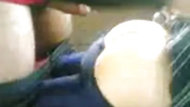 High definition :  Skinny Ebony-jurist parerer sig med sin hvide chef på arbejdet Porno film 