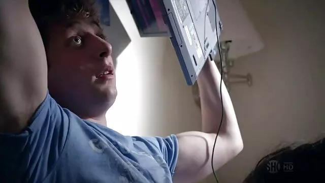 High definition :  Buttet brunette er en fucking liderlig vognmand i gården Porno film 