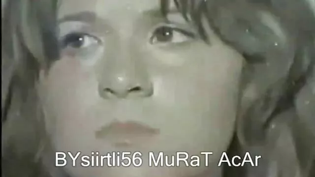 High definition :  Brunette hottie sutter og rider på en kæmpe sort pik Porno film 